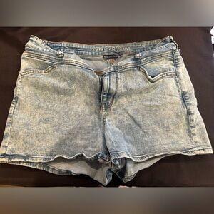 Women’s American Eagle Next Level Stretch Shorts. Super Hi-Rise Shortie size 16